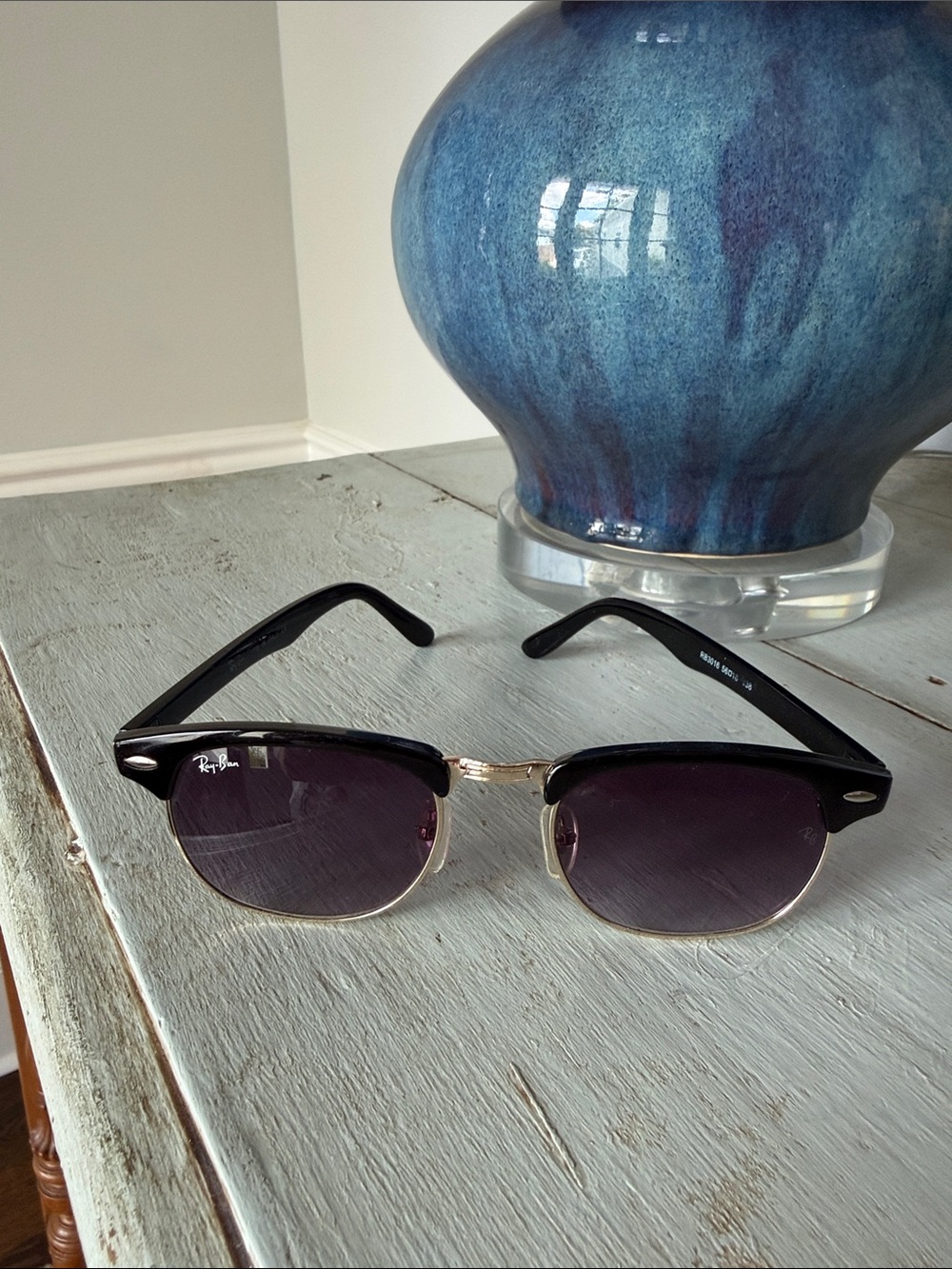 Ray-Ban Men’s Black and Gold Clubmaster Sunglasses with Dark Lenses